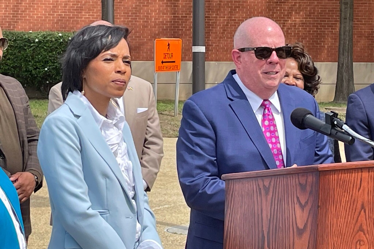 Angela Alsobrooks and Larry Hogan in 2022. They are now in a dead heat.