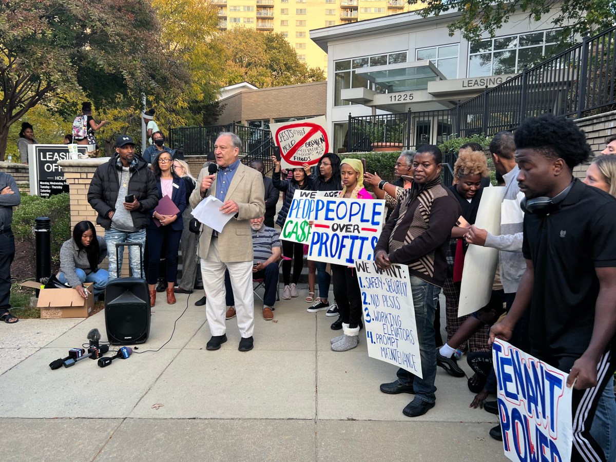 MoCo elected officials unite with Enclave Tenant Association to urge for change