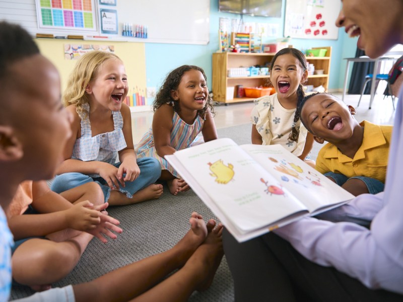 Kids reading